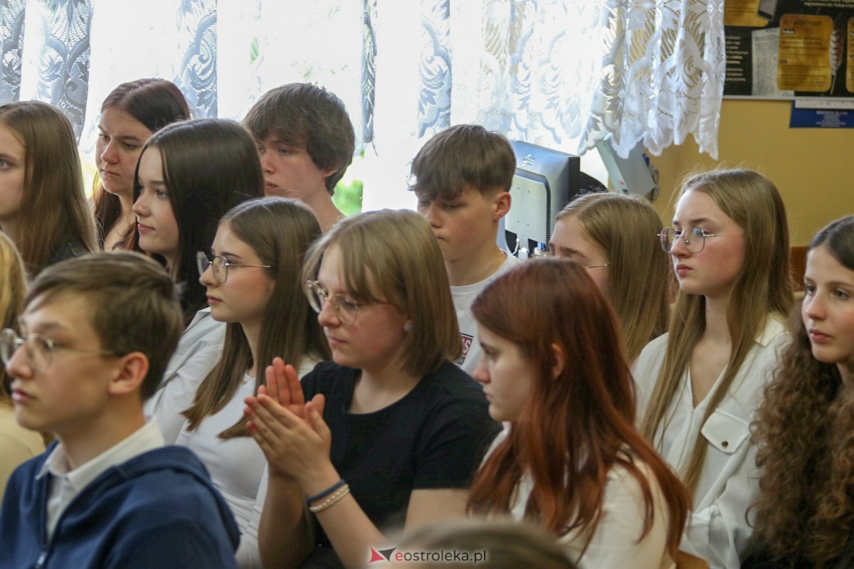 Czytanie Norwida w II LO w Ostrołęce [12.06.2024] - zdjęcie #8 - eOstroleka.pl