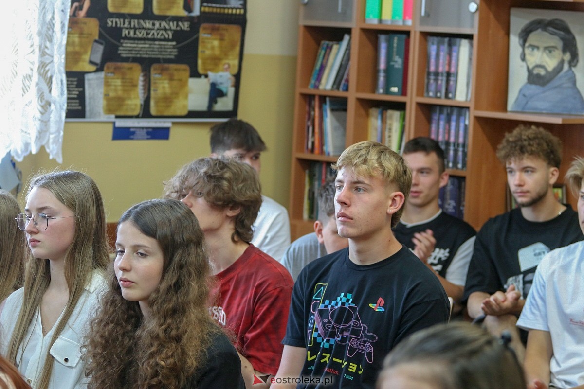 Czytanie Norwida w II LO w Ostrołęce [12.06.2024] - zdjęcie #7 - eOstroleka.pl