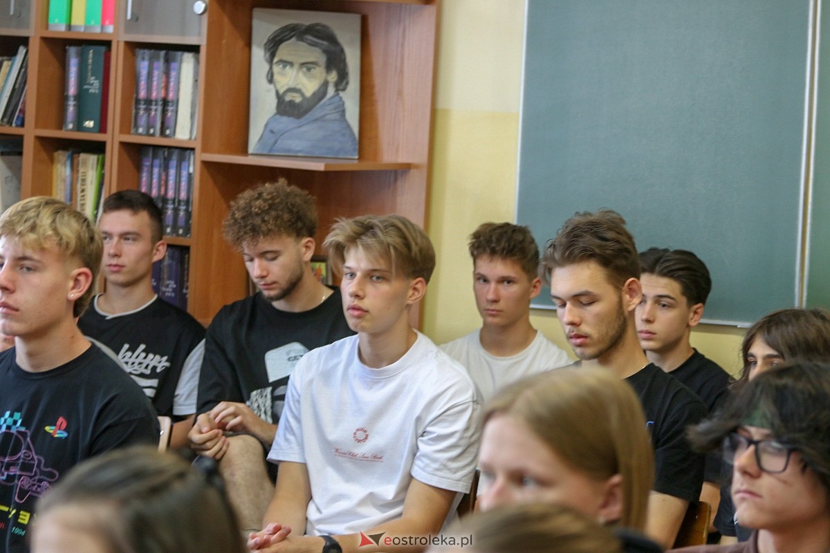 Czytanie Norwida w II LO w Ostrołęce [12.06.2024] - zdjęcie #6 - eOstroleka.pl