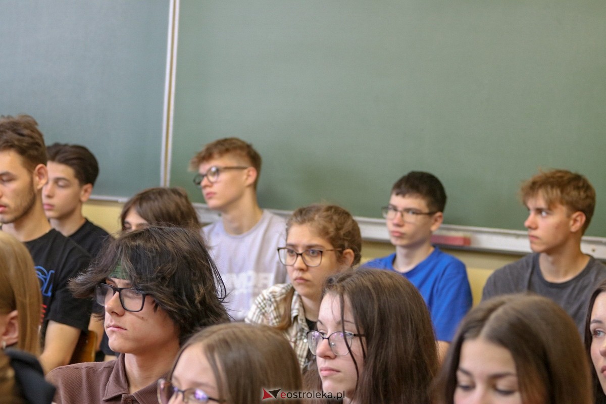 Czytanie Norwida w II LO w Ostrołęce [12.06.2024] - zdjęcie #5 - eOstroleka.pl