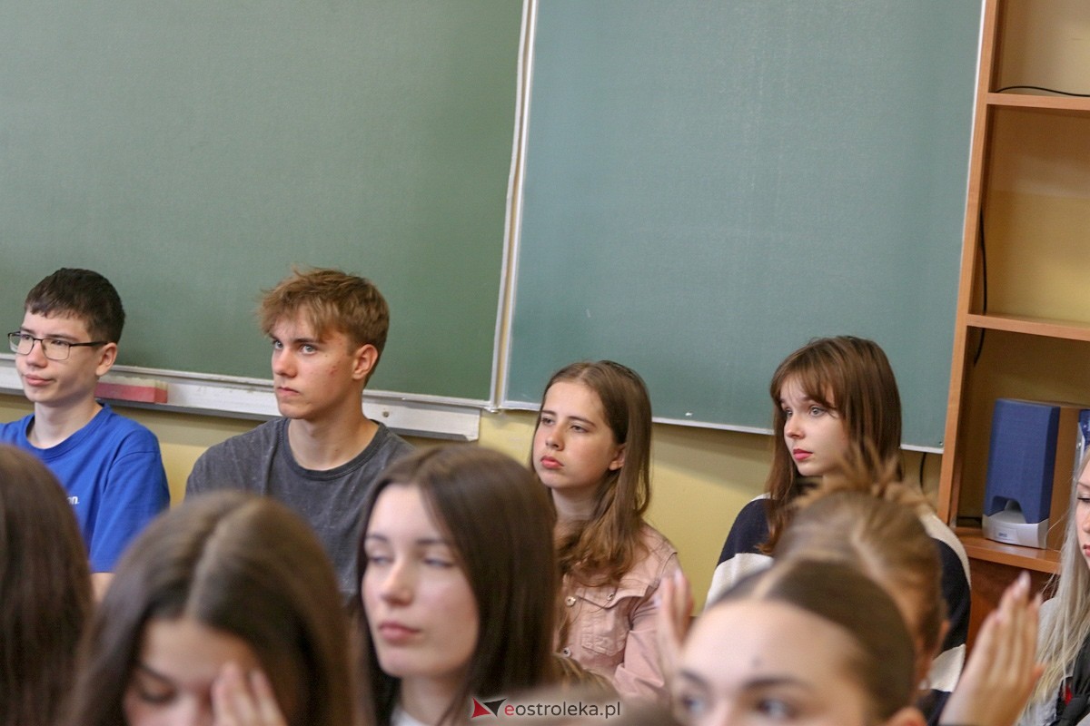 Czytanie Norwida w II LO w Ostrołęce [12.06.2024] - zdjęcie #4 - eOstroleka.pl