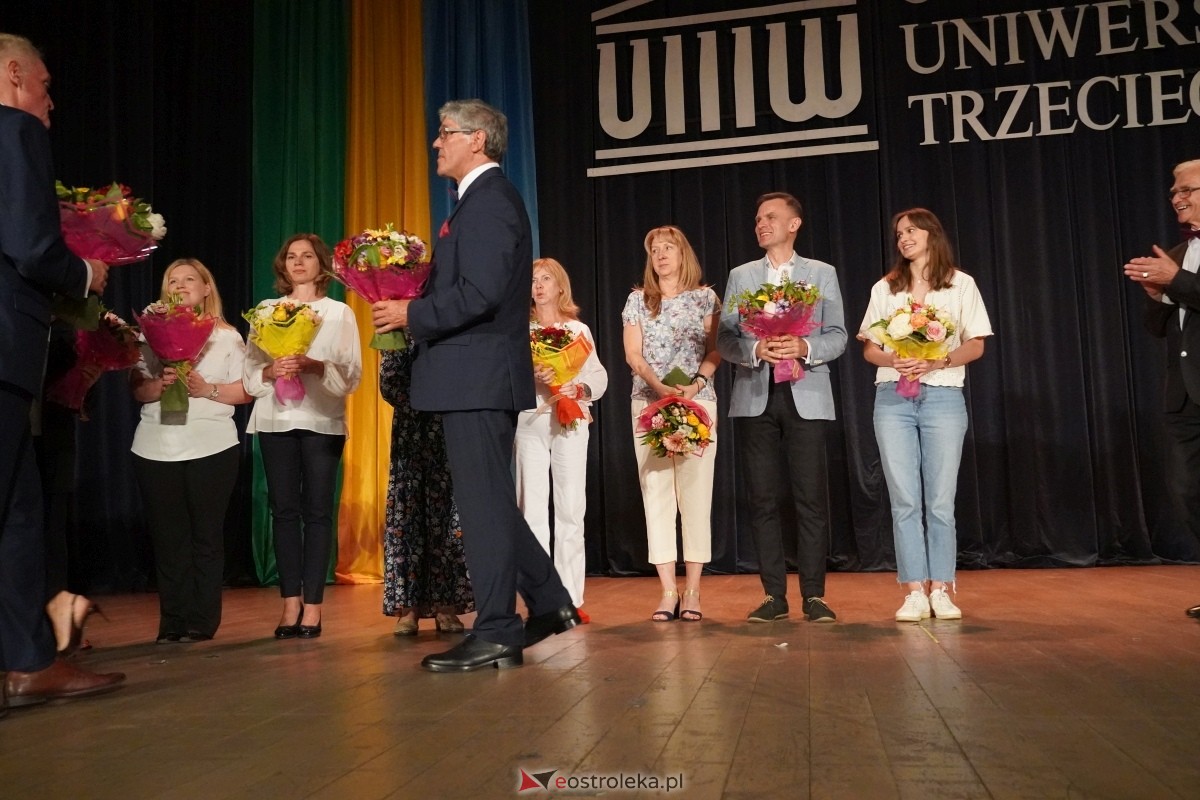 Ostrołęcki Uniwersytet Trzeciego Wieku żegna kolejny rok akademicki [12.06.2024] - zdjęcie #7 - eOstroleka.pl