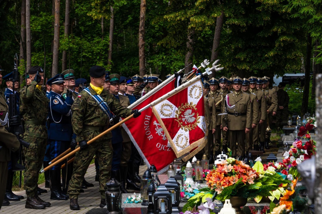 Pogrzeb Mateusza Sitka - fot. 1 Warszawska Brygada Pancerna [12.06.2024] - zdjęcie #14 - eOstroleka.pl