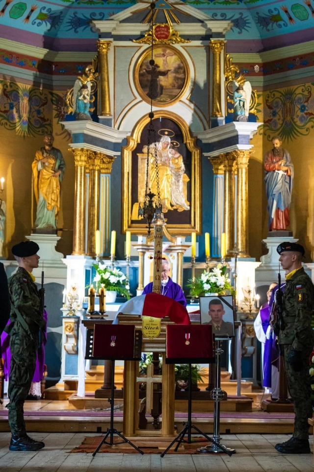 Pogrzeb Mateusza Sitka - fot. 1 Warszawska Brygada Pancerna [12.06.2024] - zdjęcie #1 - eOstroleka.pl
