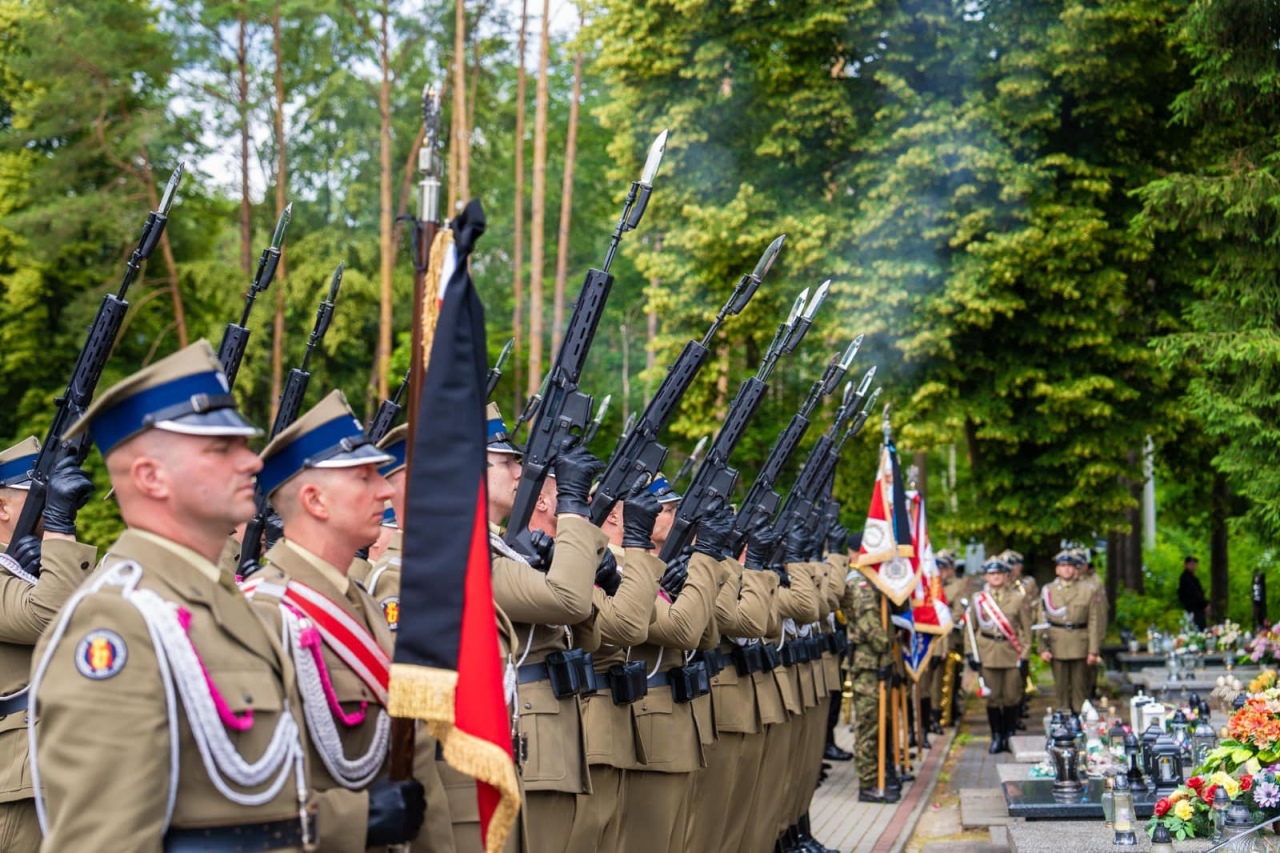 Pogrzeb Mateusza Sitka - fot. 1 Warszawska Brygada Pancerna [12.06.2024] - zdjęcie #4 - eOstroleka.pl