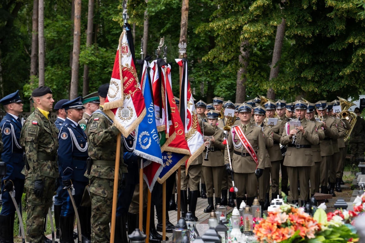 Pogrzeb Mateusza Sitka - fot. 1 Warszawska Brygada Pancerna [12.06.2024] - zdjęcie #13 - eOstroleka.pl