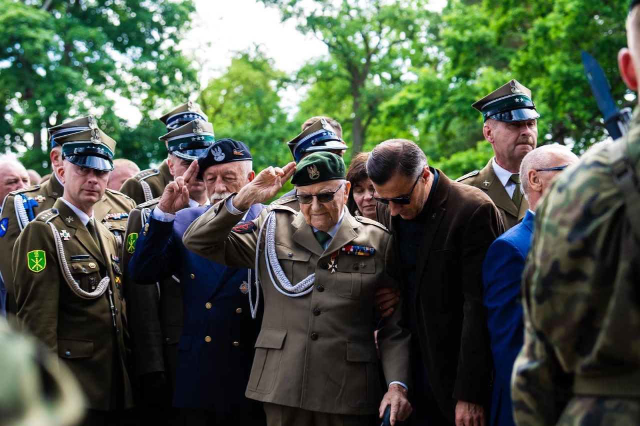 Pogrzeb Mateusza Sitka - fot. 1 Warszawska Brygada Pancerna [12.06.2024] - zdjęcie #16 - eOstroleka.pl