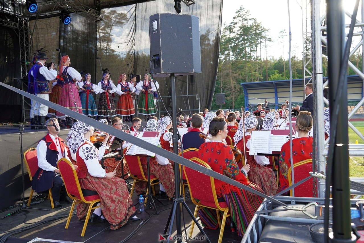 Koncert Zespołu Pieśni i Tańca Mazowsze w Lelisie [12.06.2024] - zdjęcie #5 - eOstroleka.pl