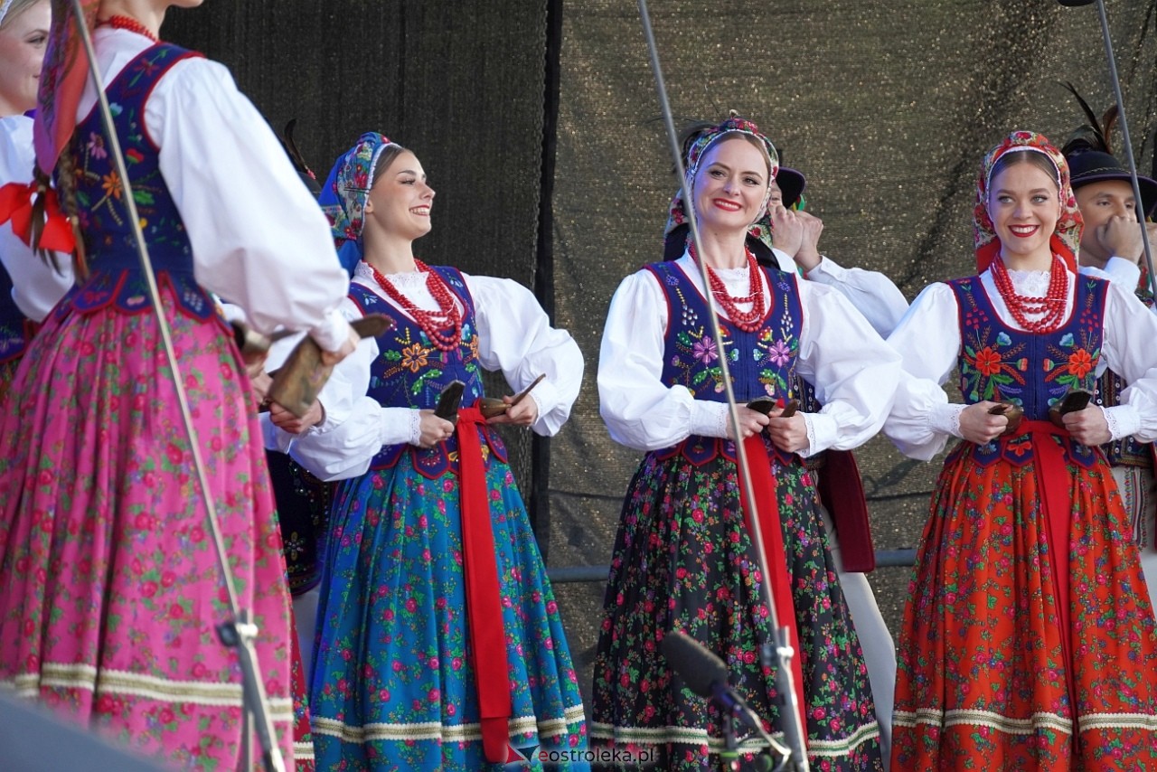 Koncert Zespołu Pieśni i Tańca Mazowsze w Lelisie [12.06.2024] - zdjęcie #2 - eOstroleka.pl