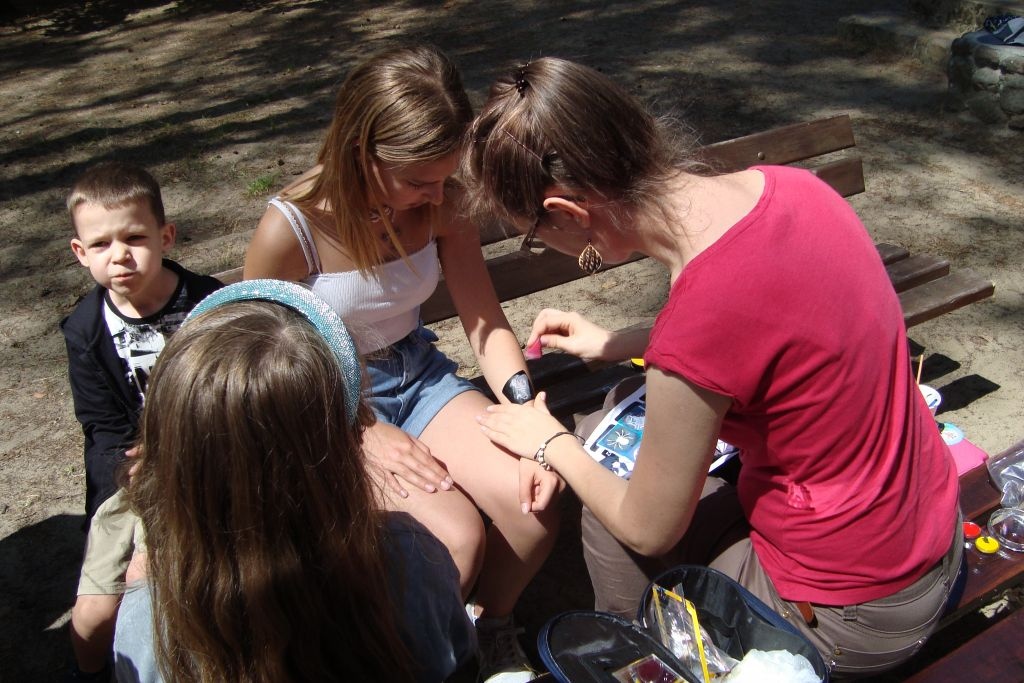 Święto Rodziny z Zespołem Placówek Wsparcia Dziennego w Zagrodzie Kurpiowskiej [08.06.2024] - zdjęcie #4 - eOstroleka.pl