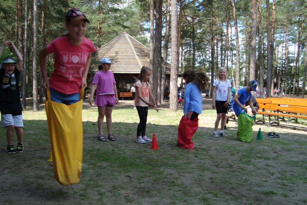Święto Rodziny z Zespołem Placówek Wsparcia Dziennego w Zagrodzie Kurpiowskiej [08.06.2024] - zdjęcie #3 - eOstroleka.pl