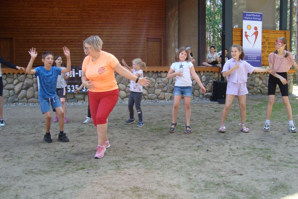 Święto Rodziny z Zespołem Placówek Wsparcia Dziennego w Zagrodzie Kurpiowskiej [08.06.2024] - zdjęcie #2 - eOstroleka.pl