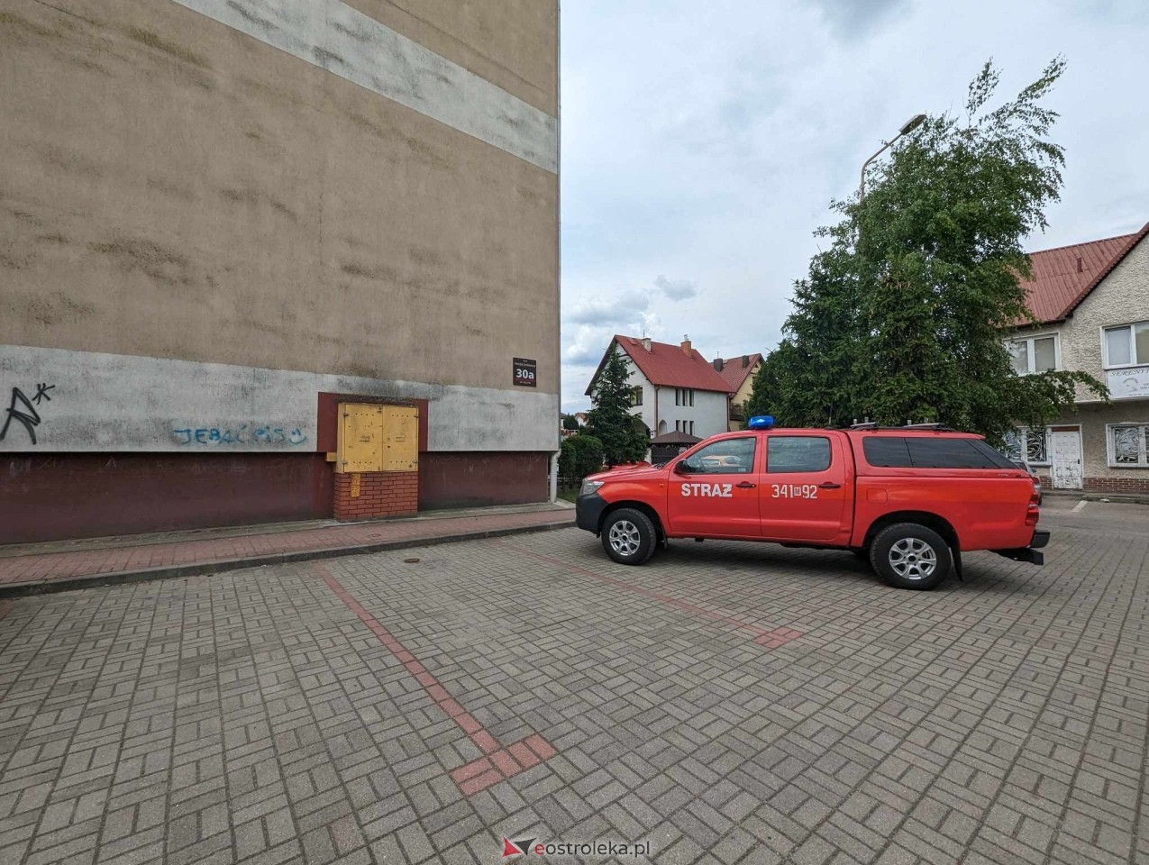 Strażacka akcja w bloku przy Sienkiewicza [13.06.2024] - zdjęcie #10 - eOstroleka.pl