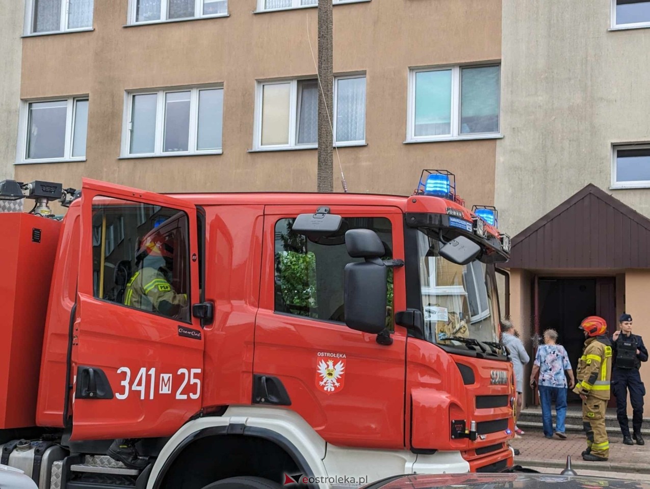 Strażacka akcja w bloku przy Sienkiewicza [13.06.2024] - zdjęcie #8 - eOstroleka.pl