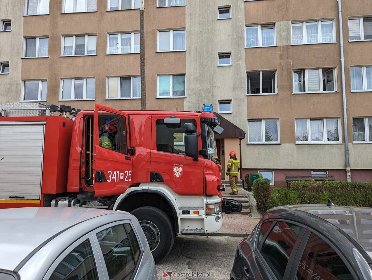 Strażacka akcja w bloku przy Sienkiewicza [13.06.2024] - zdjęcie #7 - eOstroleka.pl