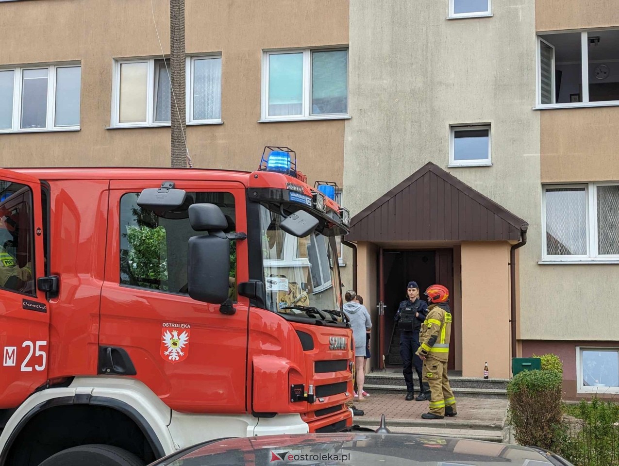 Strażacka akcja w bloku przy Sienkiewicza [13.06.2024] - zdjęcie #5 - eOstroleka.pl