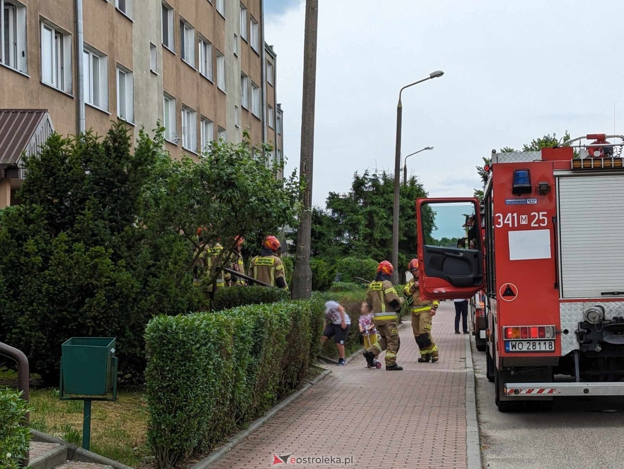 Strażacka akcja w bloku przy Sienkiewicza [13.06.2024] - zdjęcie #3 - eOstroleka.pl