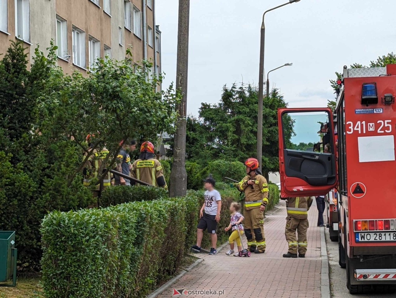 Strażacka akcja w bloku przy Sienkiewicza [13.06.2024] - zdjęcie #1 - eOstroleka.pl