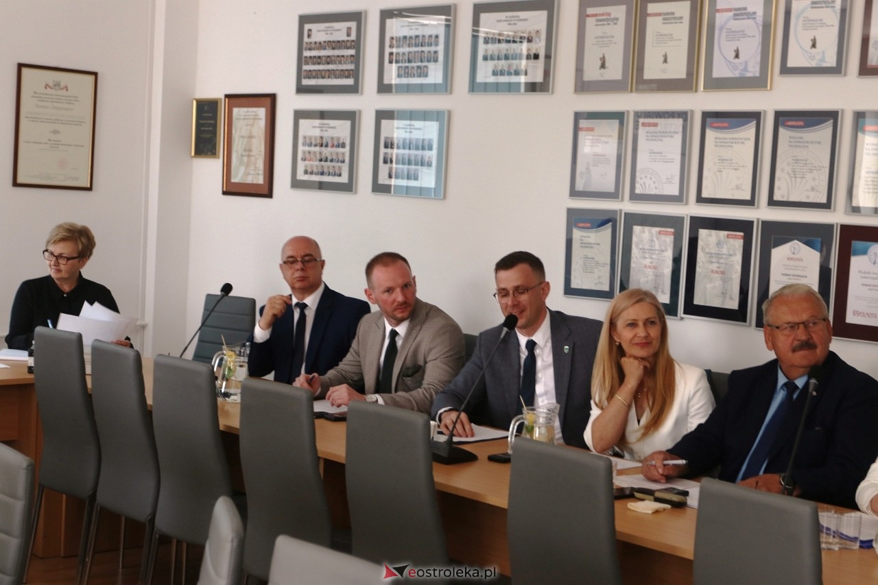 II sesja Rady Powiatu w Ostrołęce [13.06.2024] - zdjęcie #4 - eOstroleka.pl