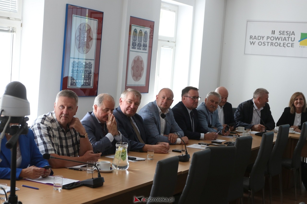 II sesja Rady Powiatu w Ostrołęce [13.06.2024] - zdjęcie #2 - eOstroleka.pl