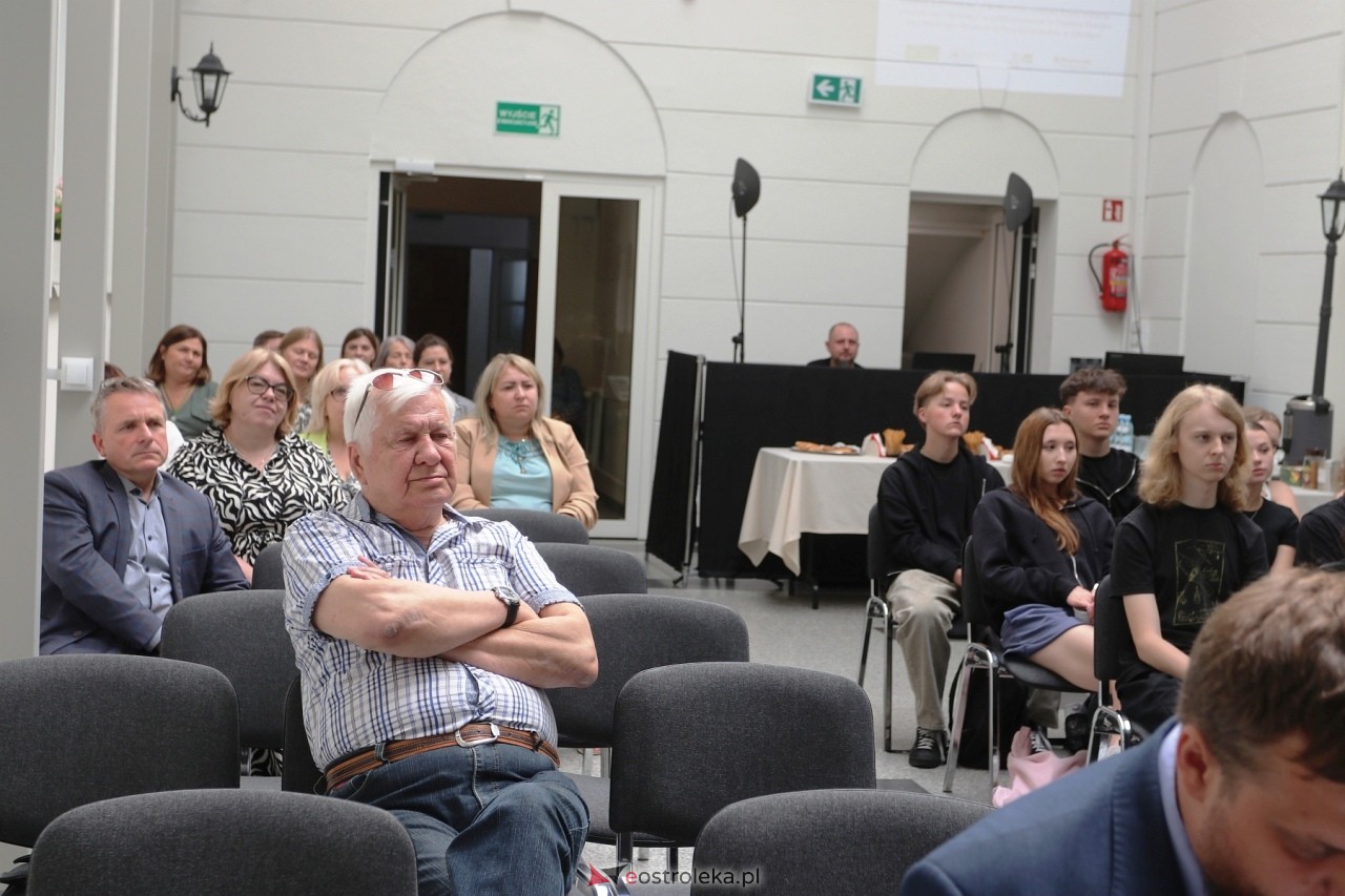 Konferencja naukowa „Dzieje militarne powiatu ostrołęckiego” [13.06.2024] - zdjęcie #9 - eOstroleka.pl