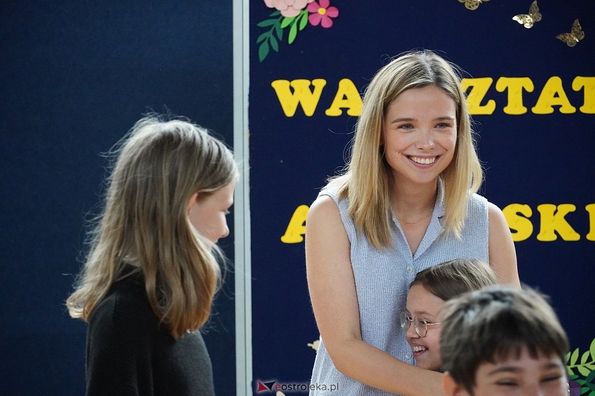 Warsztaty aktorskie z Katarzyną Gałązką w Szkole Podstawowej w Białobieli [13.06.2024] - zdjęcie #36 - eOstroleka.pl