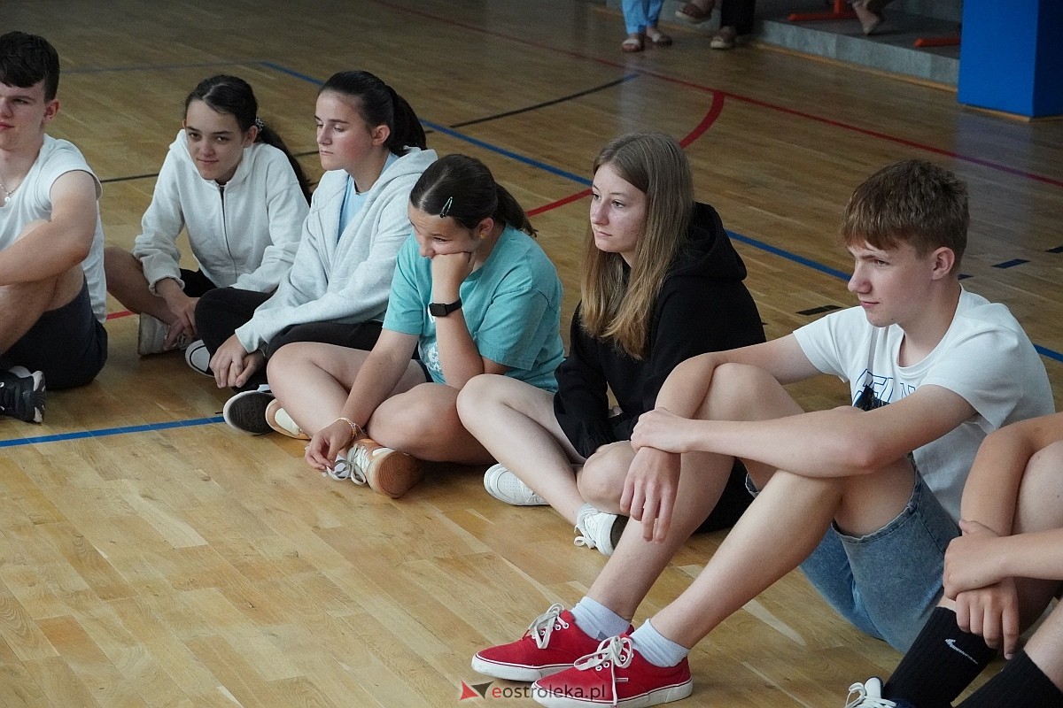 Warsztaty aktorskie z Katarzyną Gałązką w Szkole Podstawowej w Białobieli [13.06.2024] - zdjęcie #18 - eOstroleka.pl