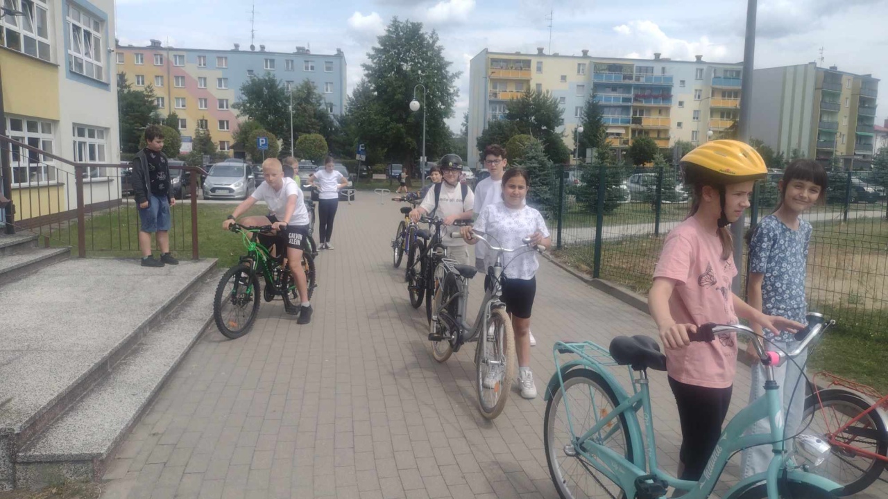 Egzamin na kartę rowerową w SP 10 w Ostrołęce - zdjęcie #4 - eOstroleka.pl