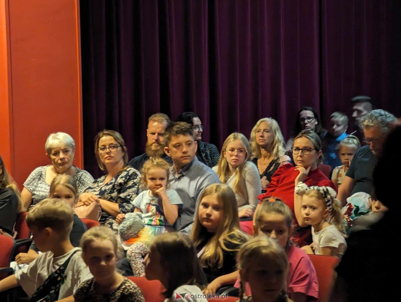 Spektakl PORADY WRÓŻKI DOBREJ RADY [14.06.2024] - zdjęcie #5 - eOstroleka.pl
