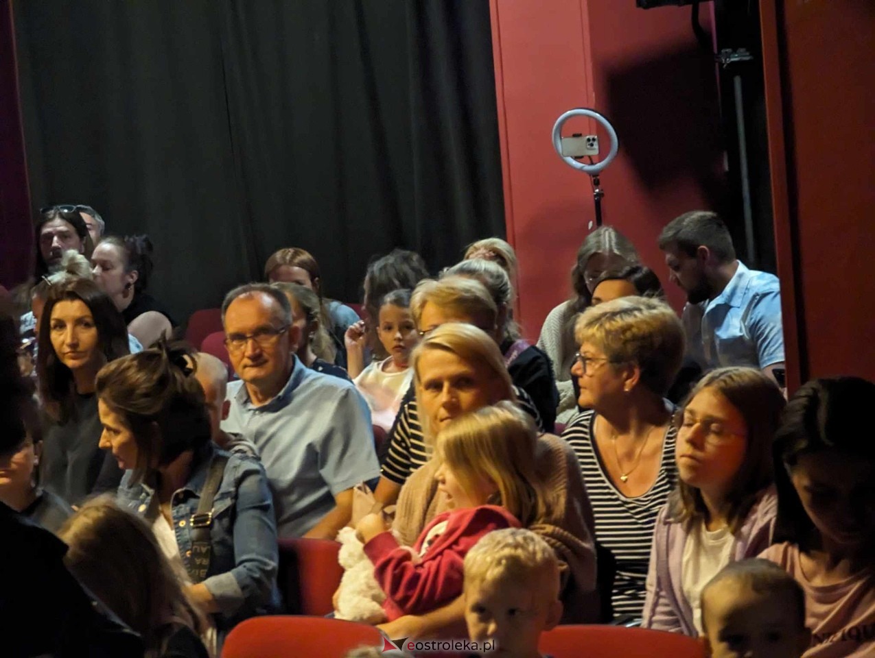 Spektakl PORADY WRÓŻKI DOBREJ RADY [14.06.2024] - zdjęcie #6 - eOstroleka.pl