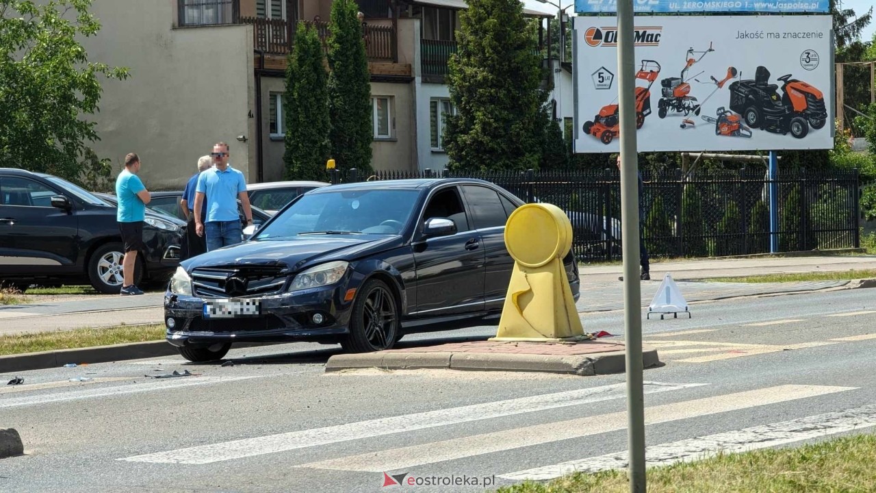 Zderzenie na Łomżyńskiej [15.06.2024] - zdjęcie #7 - eOstroleka.pl