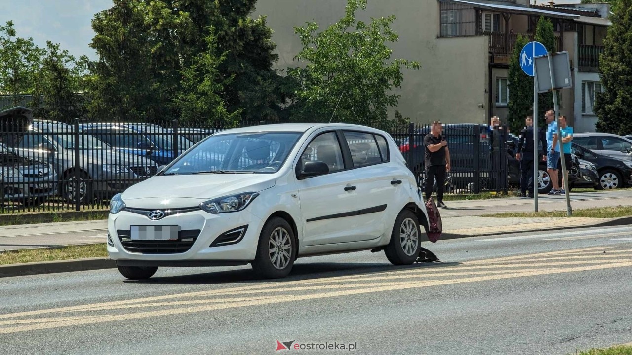 Zderzenie na Łomżyńskiej [15.06.2024] - zdjęcie #4 - eOstroleka.pl