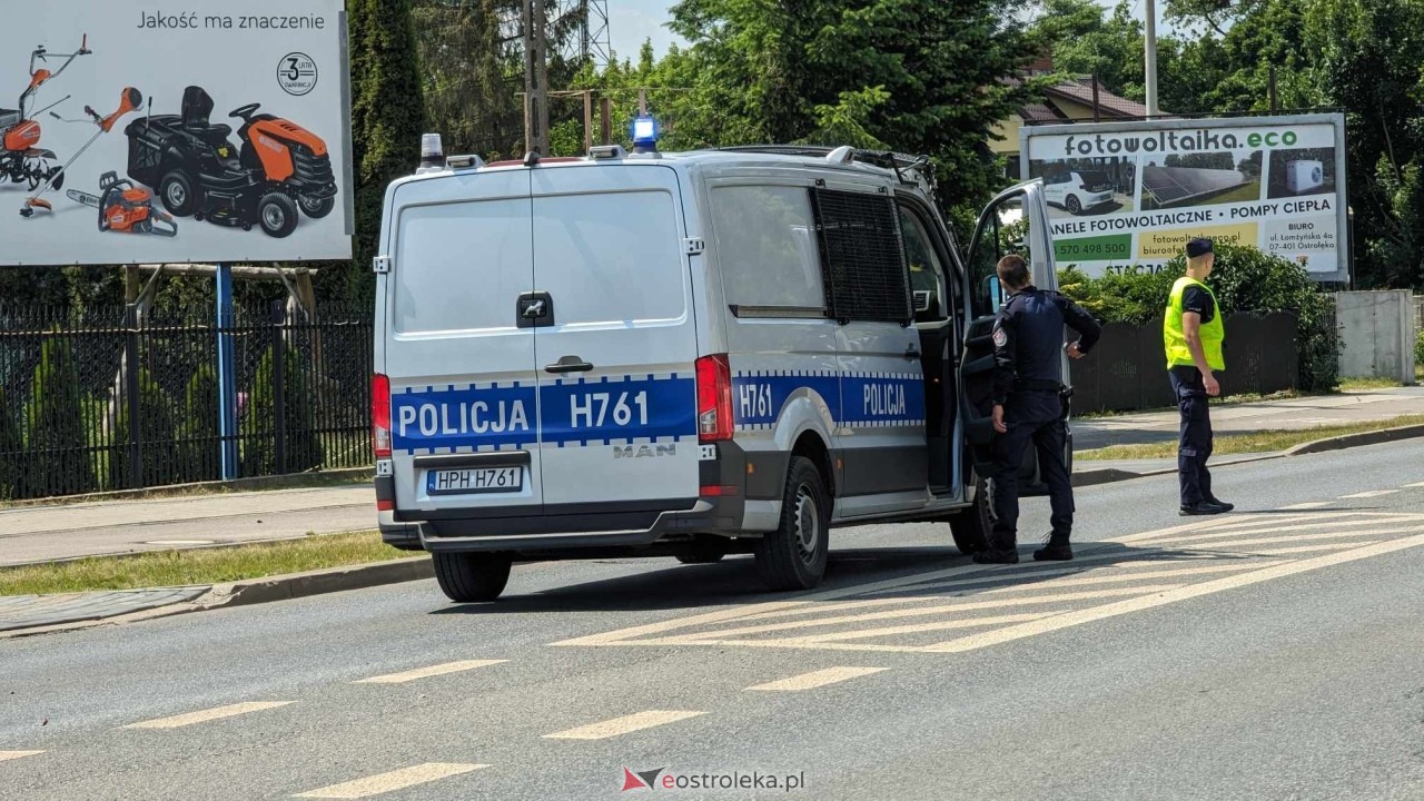 Zderzenie na Łomżyńskiej [15.06.2024] - zdjęcie #2 - eOstroleka.pl