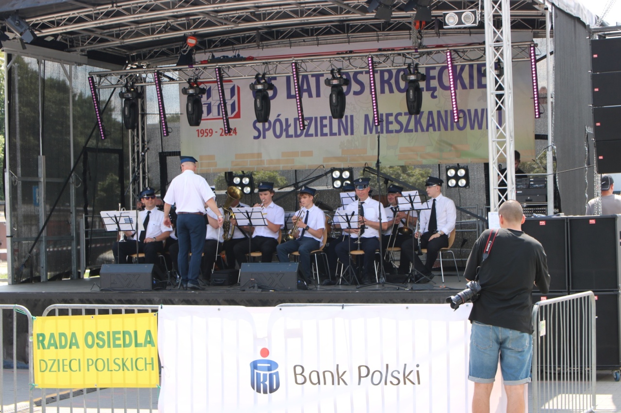 Festyn Spółdzielczy z okazji 65-lecia Ostrołęckiej Spółdzielni Mieszkaniowej[15.06.24] - zdjęcie #27 - eOstroleka.pl