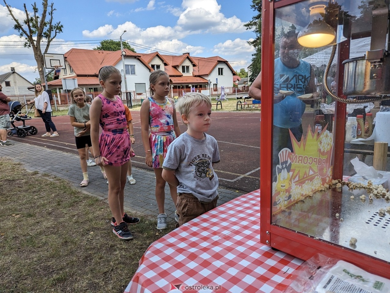 Dzień Dziecka i Kino Plenerowe z KGW Łazowianki [15.06.2024] - zdjęcie #16 - eOstroleka.pl