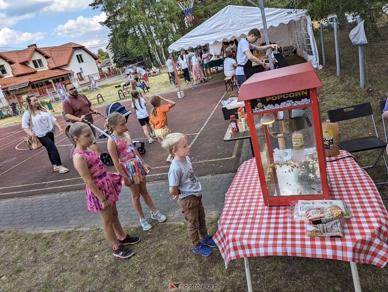 Dzień Dziecka i Kino Plenerowe z KGW Łazowianki [15.06.2024] - zdjęcie #14 - eOstroleka.pl