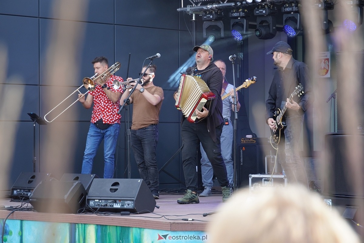 Wesele Kurpiowskie 2024. Koncert Kapeli Folkowej Horpyna - zdjęcie #55 - eOstroleka.pl