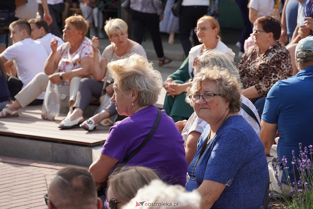 Wesele Kurpiowskie 2024. Koncert Kapeli Folkowej Horpyna - zdjęcie #49 - eOstroleka.pl