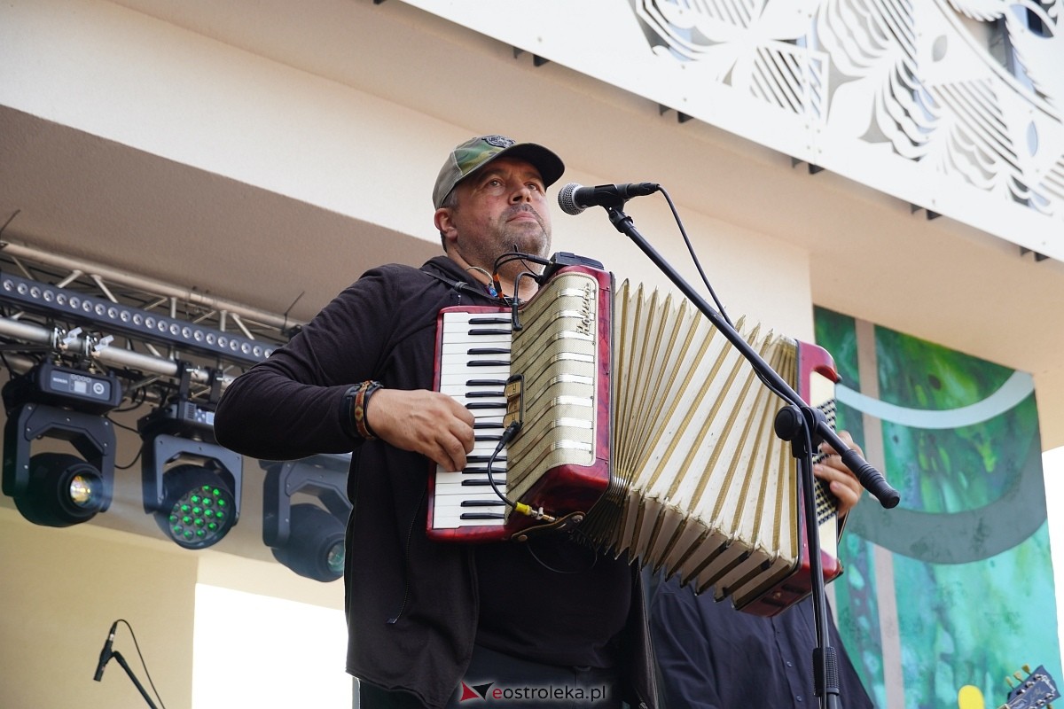 Wesele Kurpiowskie 2024. Koncert Kapeli Folkowej Horpyna - zdjęcie #38 - eOstroleka.pl