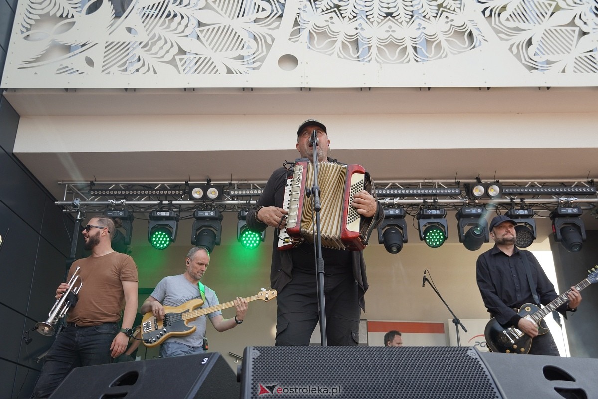 Wesele Kurpiowskie 2024. Koncert Kapeli Folkowej Horpyna - zdjęcie #36 - eOstroleka.pl