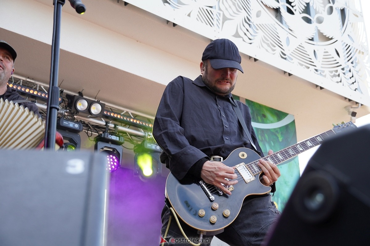 Wesele Kurpiowskie 2024. Koncert Kapeli Folkowej Horpyna - zdjęcie #13 - eOstroleka.pl