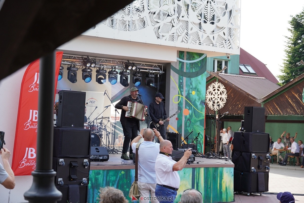 Wesele Kurpiowskie 2024. Koncert Kapeli Folkowej Horpyna - zdjęcie #7 - eOstroleka.pl