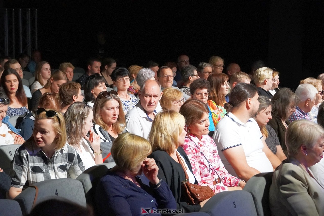 Spektakl pt. Doktor Miłość w Multimedialnym Centrum Natura [15.06.2024] - zdjęcie #52 - eOstroleka.pl