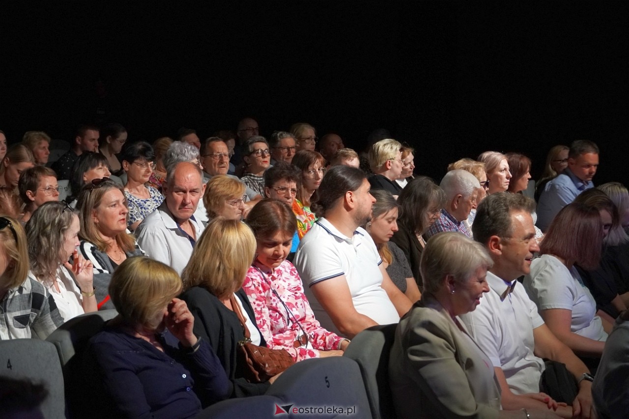 Spektakl pt. Doktor Miłość w Multimedialnym Centrum Natura [15.06.2024] - zdjęcie #50 - eOstroleka.pl