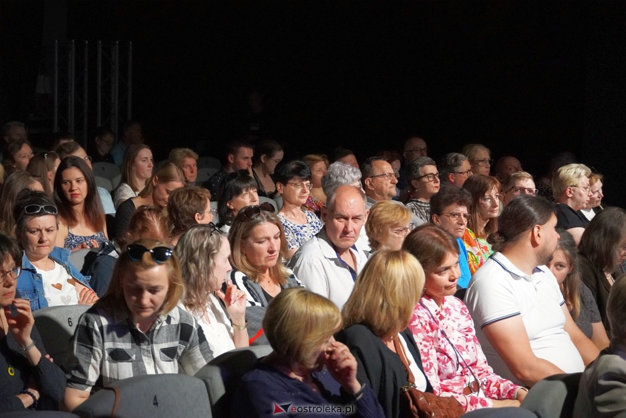 Spektakl pt. Doktor Miłość w Multimedialnym Centrum Natura [15.06.2024] - zdjęcie #49 - eOstroleka.pl