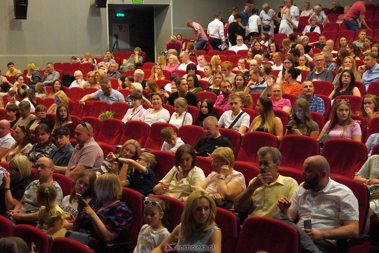 Zespół Tańca Współczesnego De-eM przywitał lato w rytmie K-popu! [16.06.2024] - zdjęcie #111 - eOstroleka.pl