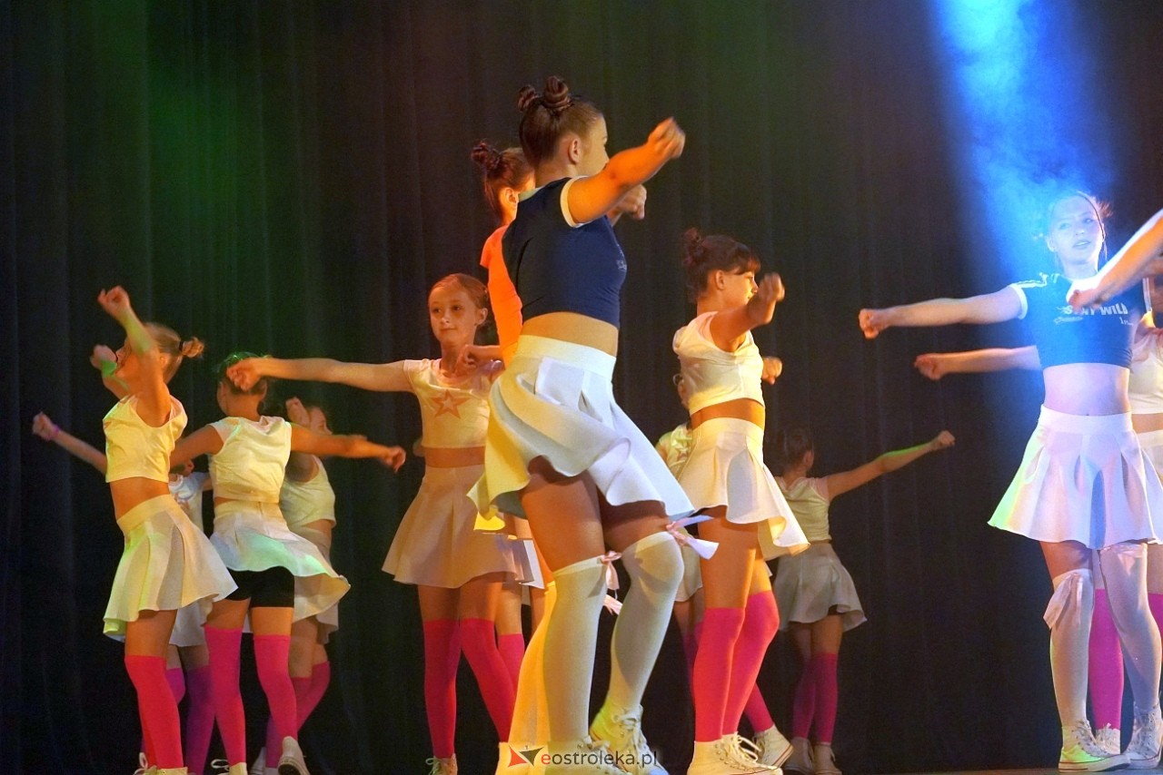 Zespół Tańca Współczesnego De-eM przywitał lato w rytmie K-popu! [16.06.2024] - zdjęcie #95 - eOstroleka.pl
