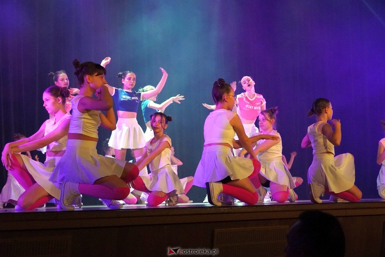 Zespół Tańca Współczesnego De-eM przywitał lato w rytmie K-popu! [16.06.2024] - zdjęcie #79 - eOstroleka.pl