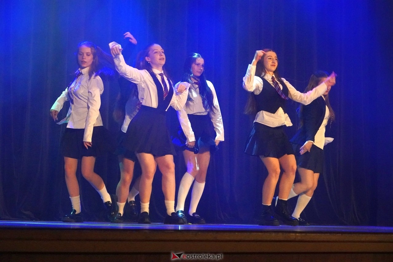 Zespół Tańca Współczesnego De-eM przywitał lato w rytmie K-popu! [16.06.2024] - zdjęcie #77 - eOstroleka.pl