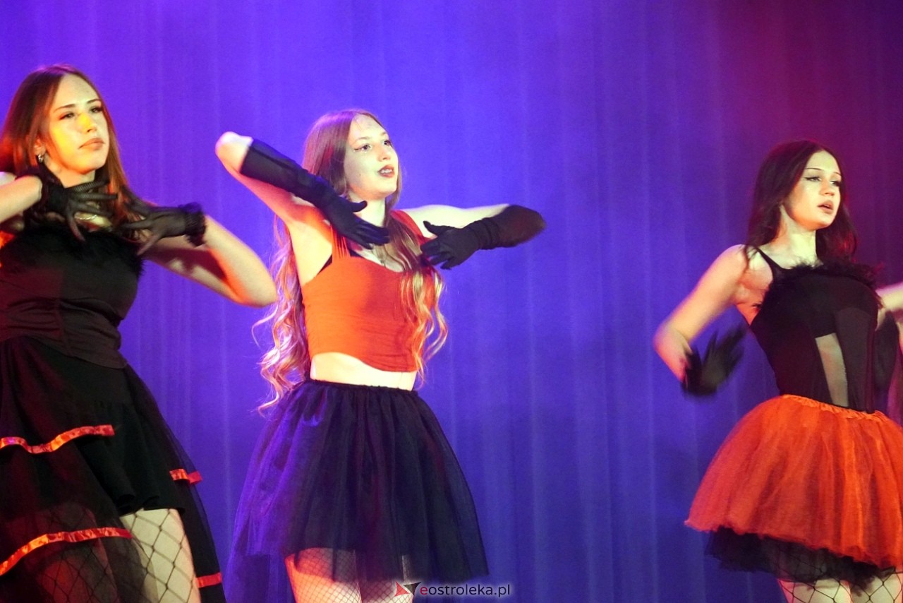 Zespół Tańca Współczesnego De-eM przywitał lato w rytmie K-popu! [16.06.2024] - zdjęcie #70 - eOstroleka.pl